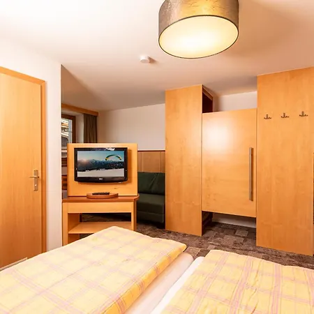 Hotel-Garni Pramstraller-3